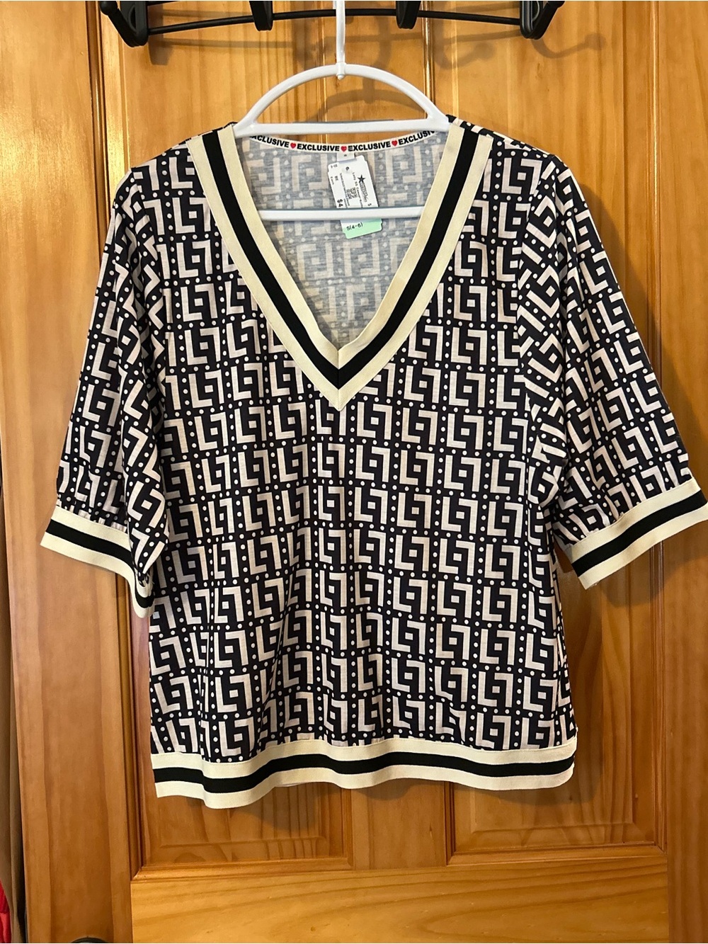 Geometric Navy & Cream V-Neck Knit Top